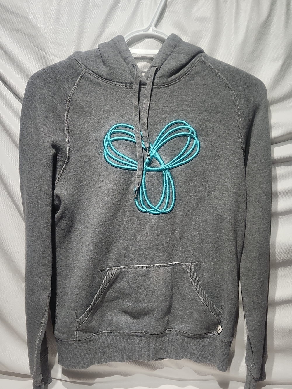 96. TNA sweater small